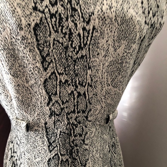 Calvin Klein Dress Black and White Animal Print Dress Size 8P - Picture 3 of 10